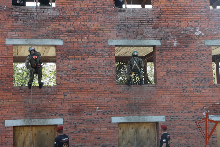 Военнослужащие спецназа приняли участие в испытаниях на право ношения крапового берета