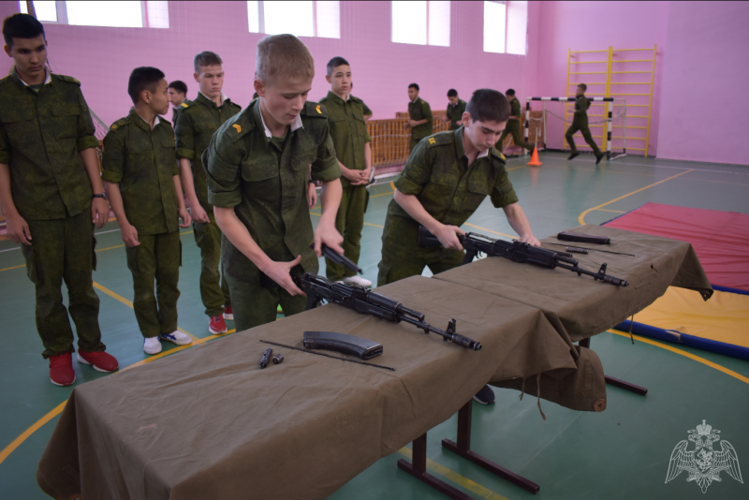 Представители управления Росгвардии по Республике Саха (Якутия) с рабочим визитом посетили Мирнинский региональный технический колледж и кадетскую школу-интернат имени Г.Н. Трошева 