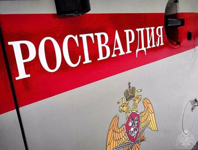 В Якутске при участии росгвардейцев предотвращено возгорание автомашины 