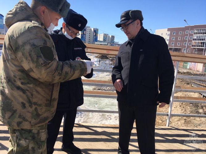 В Якутии росгвардейцы обеспечивают охрану общественного порядка в период режима самоизоляции