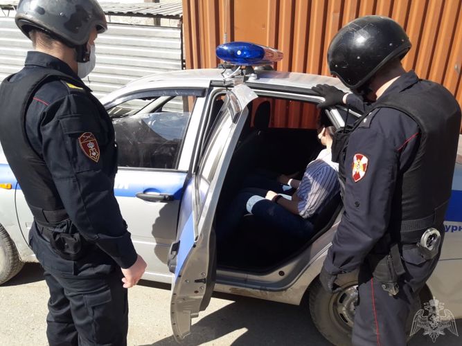 Росгвардейцами в Якутске задержаны женщины, подозреваемые в совершении квартирной кражи 