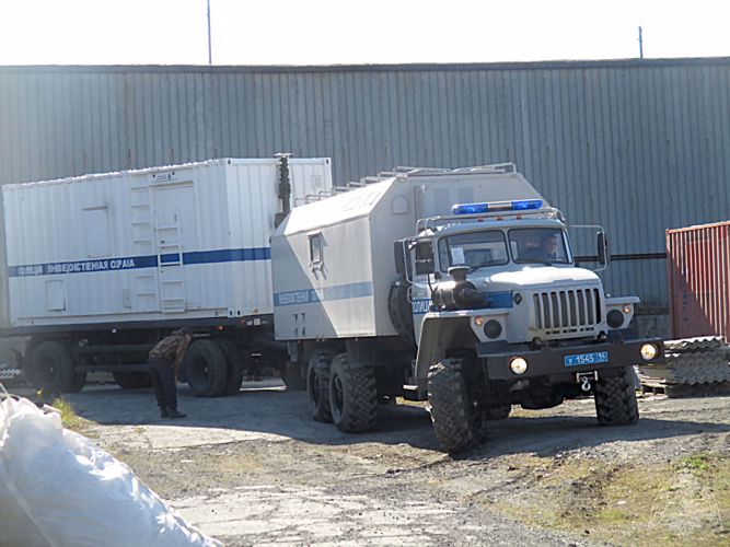 В Акватории морского порта Тикси Булунского района Росгвардия провела тактико-специальную тренировку по обеспечению защиты особо важного охраняемого объекта