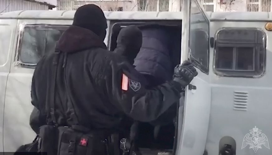 В Якутии при содействии бойцов Росгвардии задержаны члены преступной группы, промышлявшей дистанционным мошенничеством