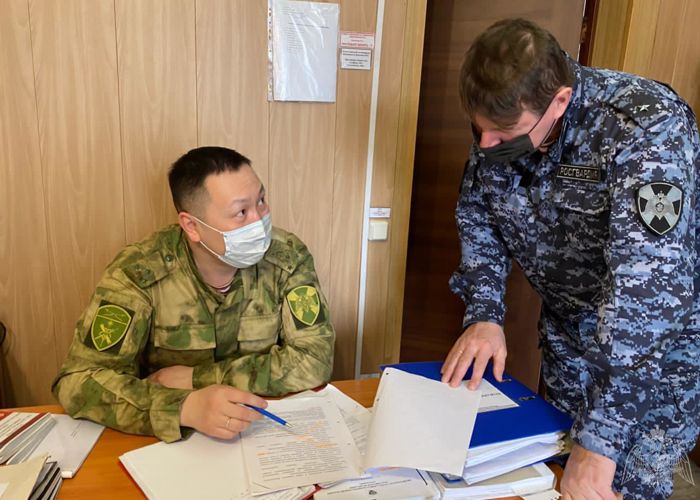 Группой офицеров территориального органа Росгвардии осуществлена рабочая поездка в Алданский район