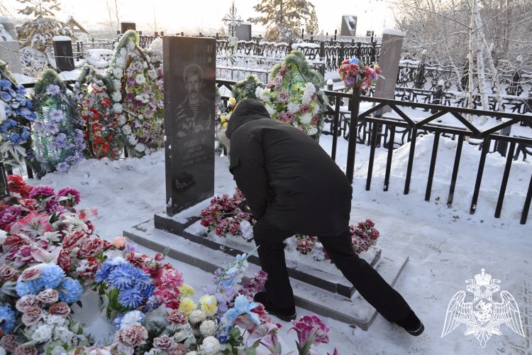 В Якутске в День Героев прошли памятные мероприятия с участием Росгвардии
