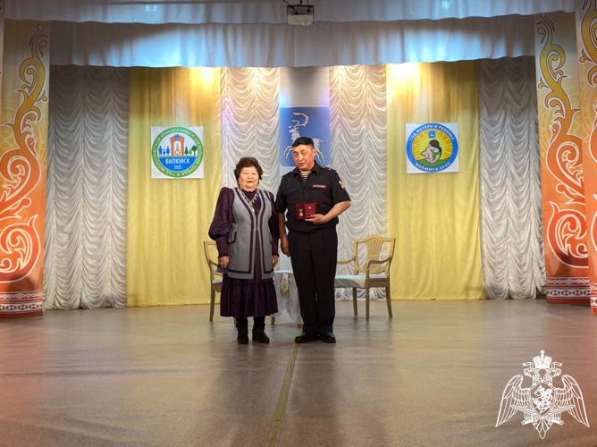 Начальник ОВО по Вилюйскому району поощрен правами Главы района за вклад в развитие физической культуры и спорта