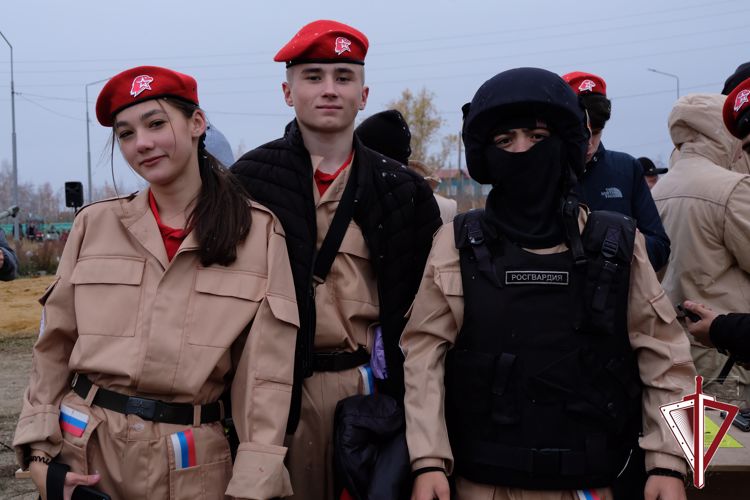 Росгвардия провела занятие в «Школе Юнармейца» на базе центра «Авангад» для участников слета Юнармии 