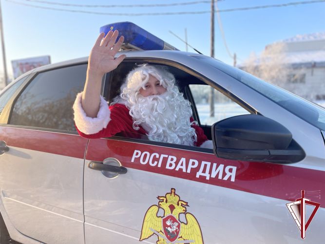 Дед Мороз специального назначения Росгвардии поздравил воспитанников коррекционной школы Олекминска