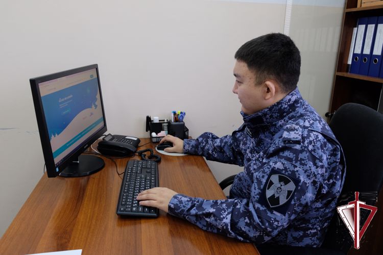 Росгвардия в Якутии стала частью благотворительного проекта «Мечтай со мной», приняв участие во всероссийской  акции «Елка желаний»