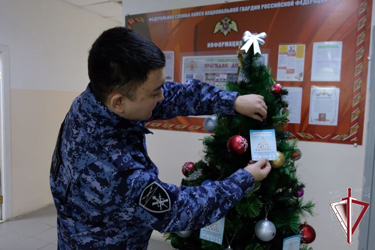 Росгвардия в Якутии стала частью благотворительного проекта «Мечтай со мной», приняв участие во всероссийской  акции «Елка желаний»