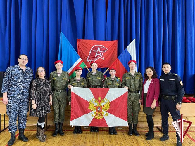 В Олекминске Росгвардия и ВПК «Альфа» приняли участие в патриотическом слете молодежи «Россия – наш общий дом»  