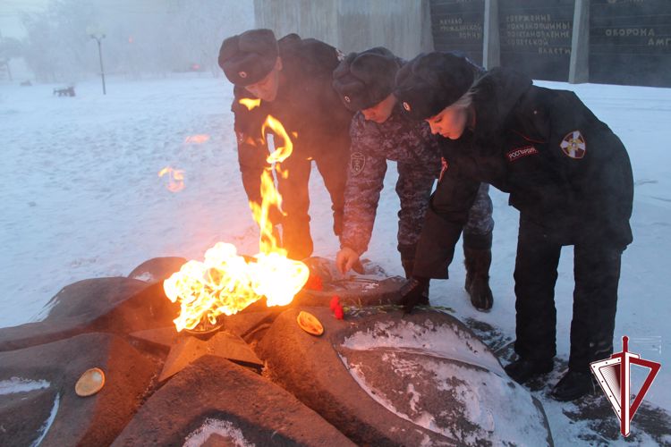 Сотрудники Якутского ОВО отдали дань памяти в День Неизвестного солдата