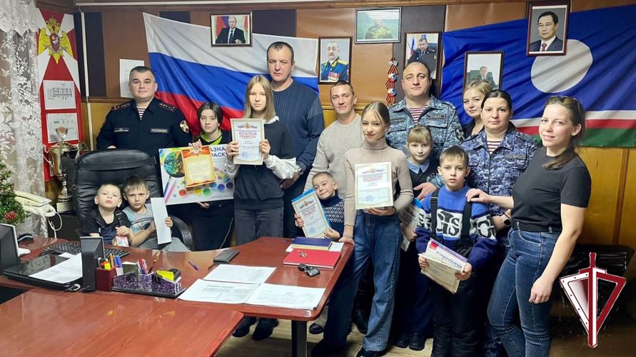 В Алдане наградили детей сотрудников Росгвардии за активное участие в ведомственных мероприятиях 