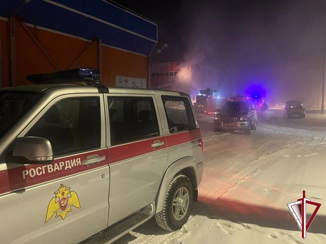 При участии сотрудника Росгвардии предотвращено  возгорание в спортивном комплексе «Чароит» Олекминска