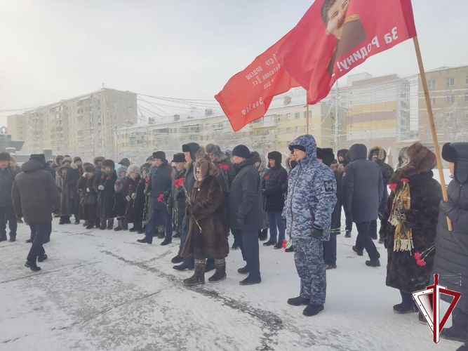 В Якутске росгвардейцы приняли участие в мероприятии памяти защитников Сталинграда