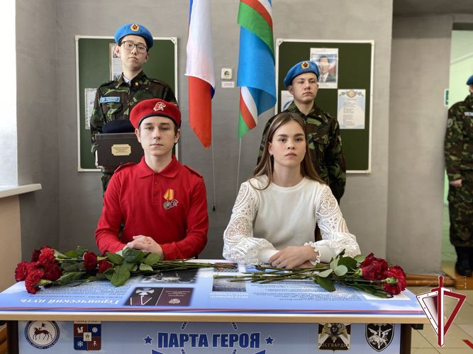 В Табагинской школе открыли «Парту Героя» имени бойца ОМОН «Бизон» Росгвардии Александра Гундарева