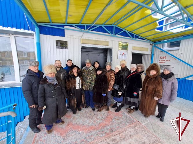 В Табагинской школе открыли мемориальную доску памяти сотрудника Росгвардии Александра Гундарева