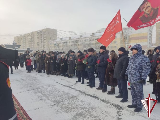 В Якутске росгвардейцы приняли участие в мероприятии памяти защитников Сталинграда