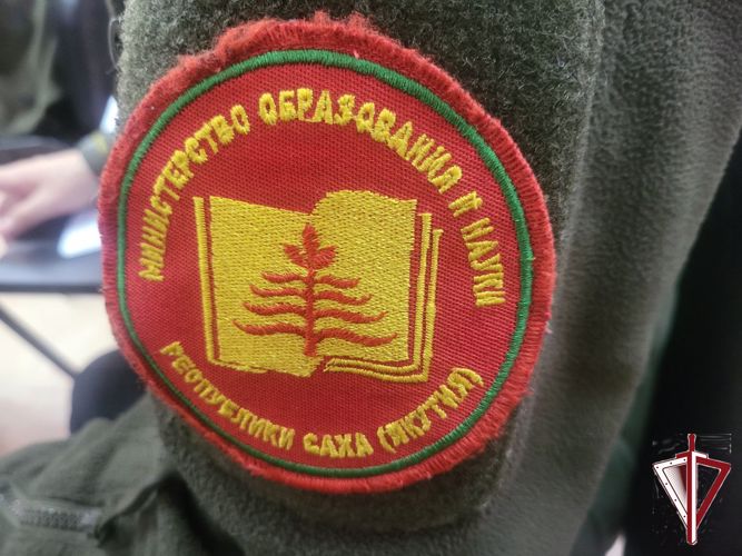 Для военно-патриотического центра «Авангард» сотрудники ОМОН провели занятие в рамках соглашения о подготовке специалистов преподавания основ военной службы