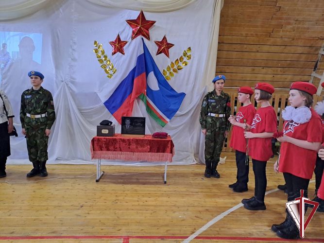В Табагинской школе открыли мемориальную доску памяти сотрудника Росгвардии Александра Гундарева