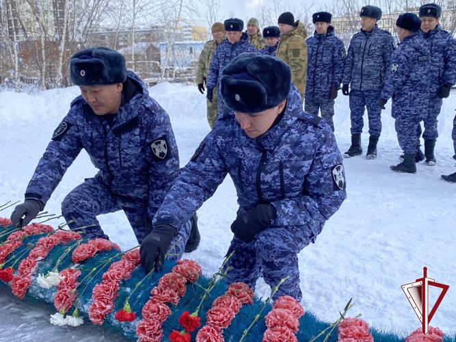 В Якутске почтили память погибших сотрудников Восточного округа войск национальной гвардии Российской Федерации 