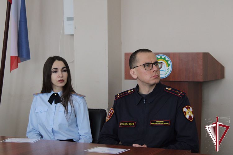 Росгвардейцы приняли участие в ярмарке вакансий выпускников профессиональных образовательных организаций 2023 года