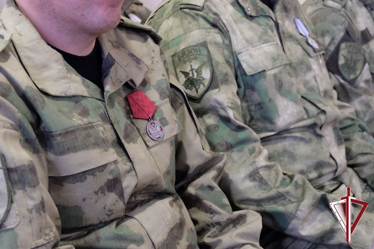 Отличившимся в ходе специальной военной операции бойцам ОМОН «Бизон» Росгвардии вручены государственные награды