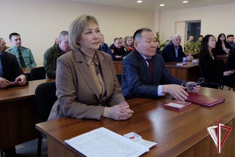 Председатель Правительства Якутии Андрей Тарасенко принял участие в торжественном мероприятии празднования Дня Росгвардии 