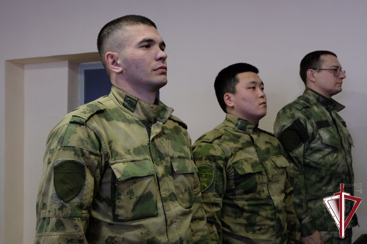 Председатель Правительства Якутии Андрей Тарасенко принял участие в торжественном мероприятии празднования Дня Росгвардии 