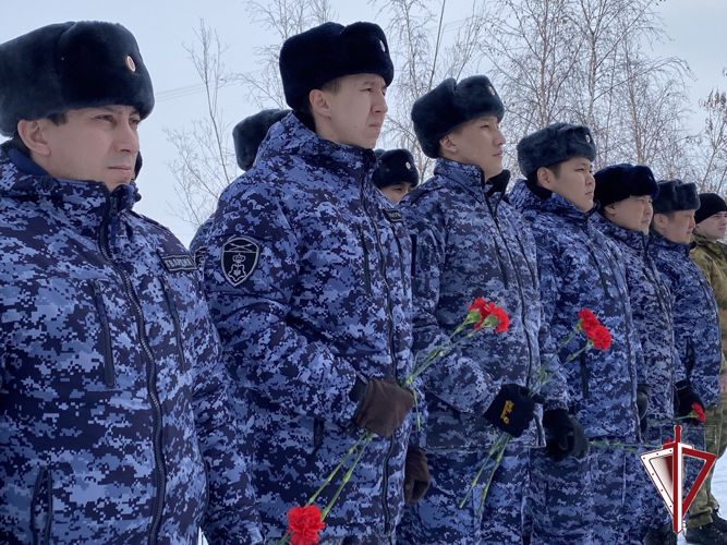 В Якутске почтили память погибших сотрудников Восточного округа войск национальной гвардии Российской Федерации 