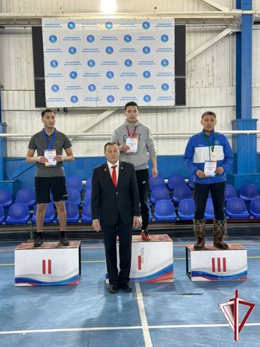 Сотрудники ОВО Росгвардии по Мегино-Кангаласскому району приняли участие в фестивале «Эстафета культуры и спорта»