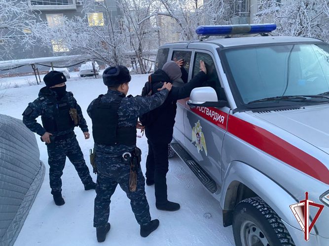 В Якутске росгвардейцы задержали мужчину в наркотическом опьянении, у которого изъято запрещенное вещество