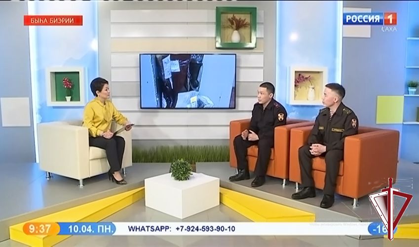Офицеры Росгвардии выступили в прямом эфире телепередачи «Сахам Сирин Сарсыардата» на ГТРК «САХА» 