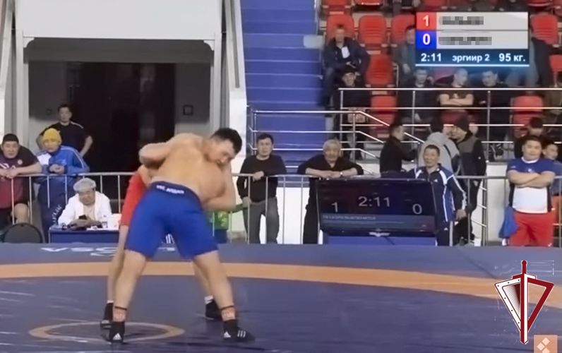 Боец ОМОН «Бизон» Росгвардии завоевал бронзовую медаль на Чемпионате Якутии по «хапсагаю» памяти Петра Алексеева 