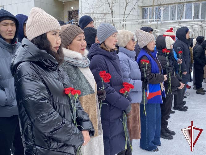 В училище олимпийского резерва открыли памятную мемориальную доску и «Парту Героя» имени бойца ОМОН «Бизон» Росгвардии Андрея Ощепкова  
