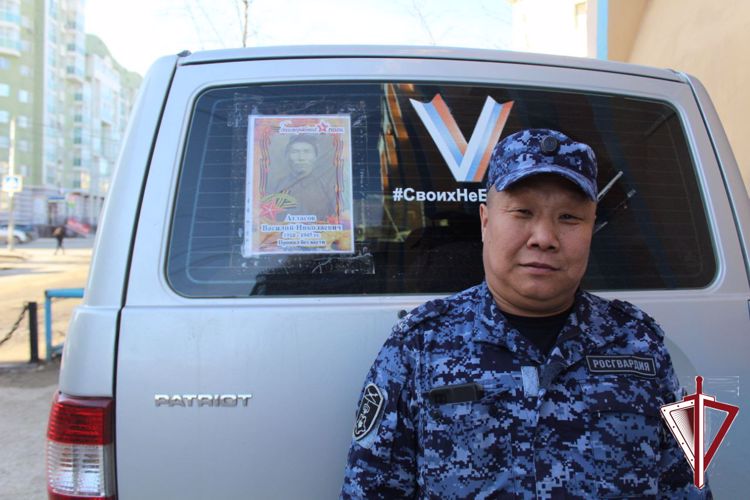 В Якутии личный состав Росгвардии присоединился к проведению Всероссийской акции «Бессмертный автополк»
