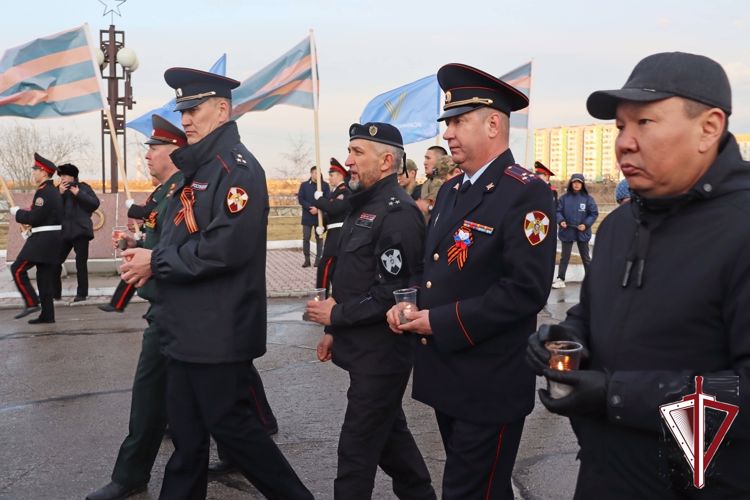 В Якутске руководящий состав тероргана Росгвардии принял участие в акции «Свеча Победы»
