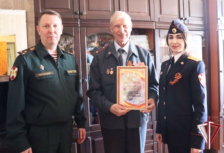 Росгвардейцы поздравили ветеранов Великой отечественной войны и тыла, которые в послевоенные годы служили во вневедомственной охране 