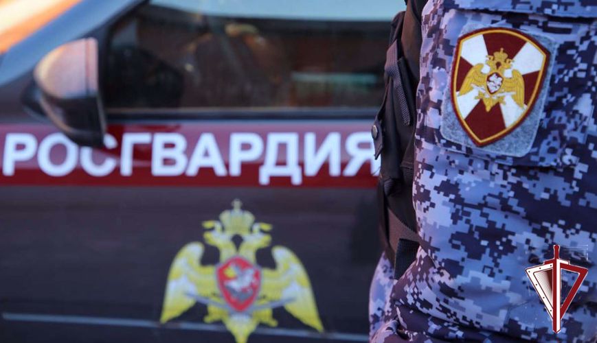 Патруль Росгвардии задержал жительницу Якутска по подозрению в совершении кражи сотового телефона у покупательницы в магазине