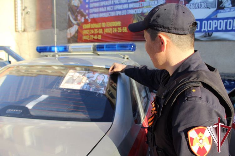 В Якутии личный состав Росгвардии присоединился к проведению Всероссийской акции «Бессмертный автополк»