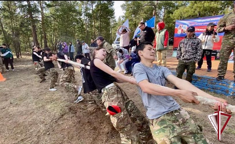 В Вилюйске при участии Росгвардии прошла военно-спортивная игра «Зарница» для подростков 