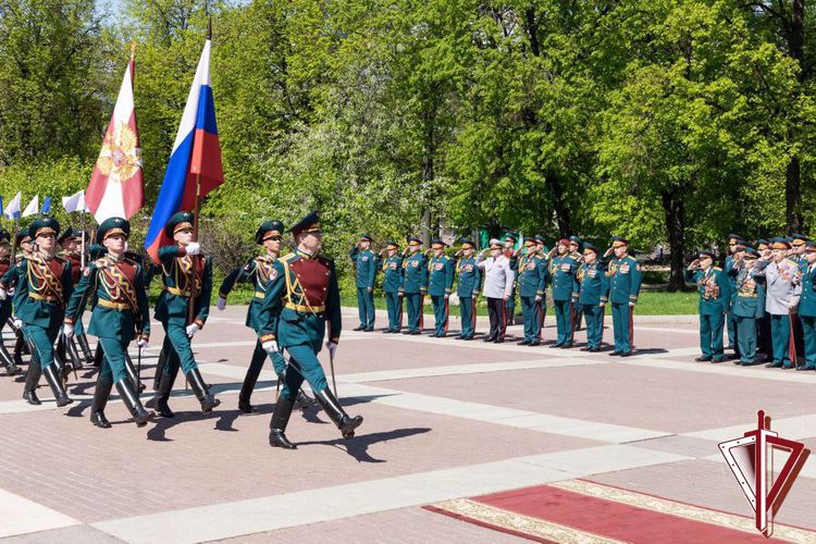 В преддверии Дня Победы генерал армии Виктор Золотов поздравил ветеранов Великой Отечественной войны (видео)