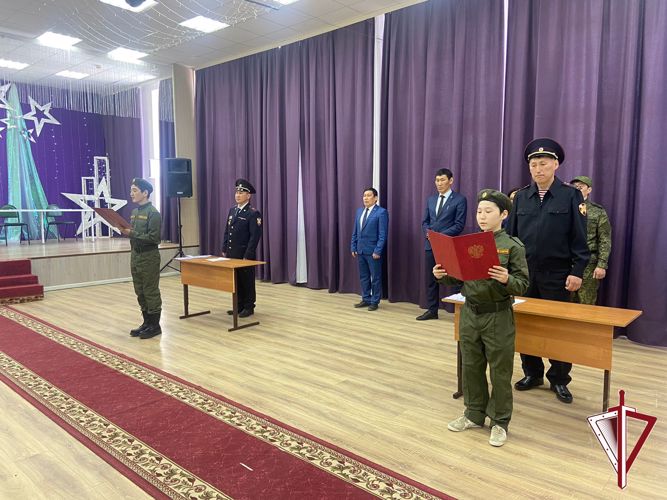 В Хатын-Арынской СОШ состоялась церемония посвящения учеников  в ряды «Гвардейской смены»   