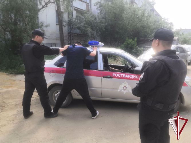 Патруль Росгвардии задержал посетителя ресторана, находящегося в федеральном розыске