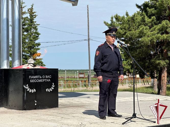 В День памяти и скорби в районах республики сотрудники ОВО Росгвардии приняли участие в памятных мероприятиях 