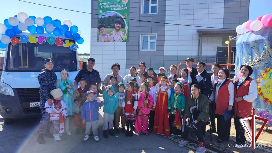 В Нюрбинском и Чурапчинском районах сотрудники ОВО Росгвардии организовали для детей праздничные мероприятия 
