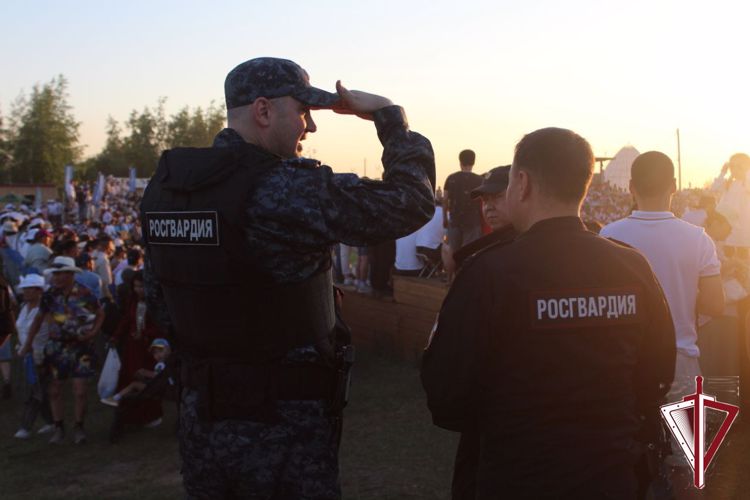  Росгвардия обеспечила охрану правопорядка в дни празднования национального праздника Ысыах 