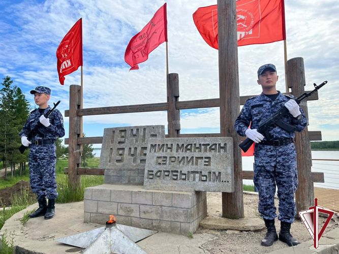 В День памяти и скорби в районах республики сотрудники ОВО Росгвардии приняли участие в памятных мероприятиях 