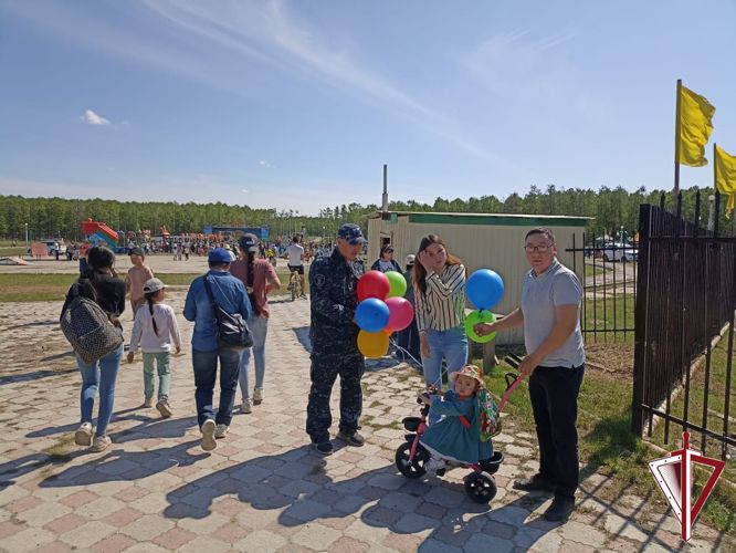 В Нюрбинском и Чурапчинском районах сотрудники ОВО Росгвардии организовали для детей праздничные мероприятия 