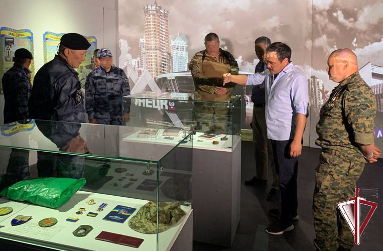 ОМОН «Бизон» Росгвардии посетил выставку исторического парка «Россия – Моя история», посвященную СВО